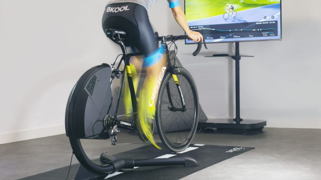 De nieuwe Bkool Smart Air fietstrainer ziet vet uit! | Becycled Fietsblog